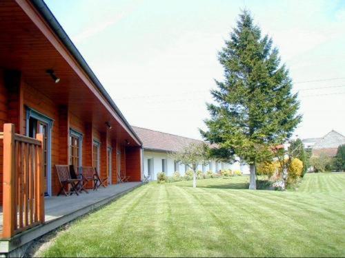 Logis - Hotel & Restaurant Les Trois Fontaines Marconne Exterior foto