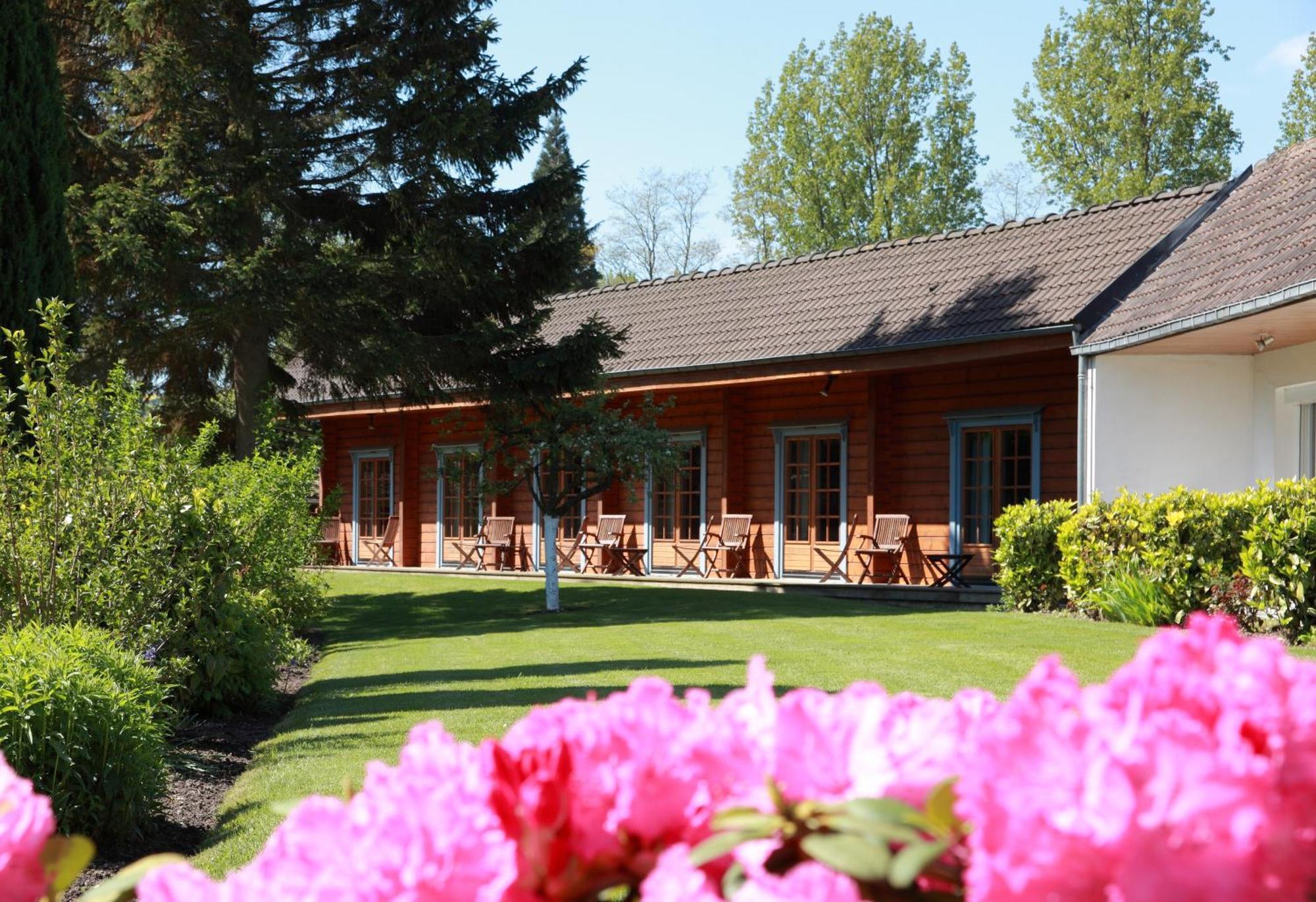 Logis - Hotel & Restaurant Les Trois Fontaines Marconne Exterior foto